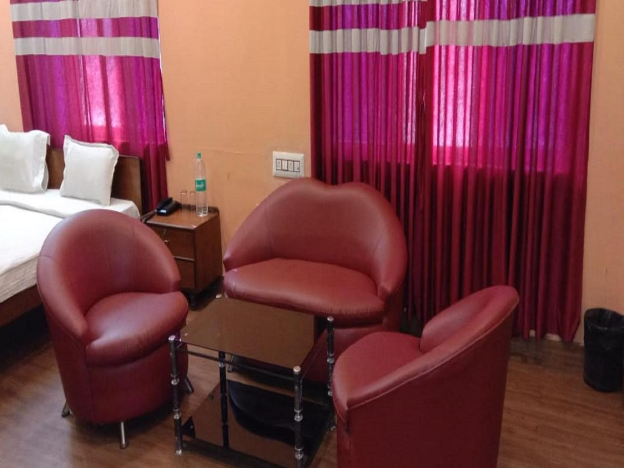 Hotel Relax Calcutta Exteriör bild